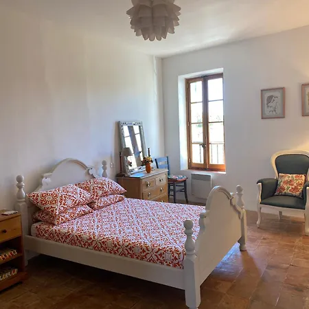 Stylish Large House With Heated Pool In Historic Village Holiday home