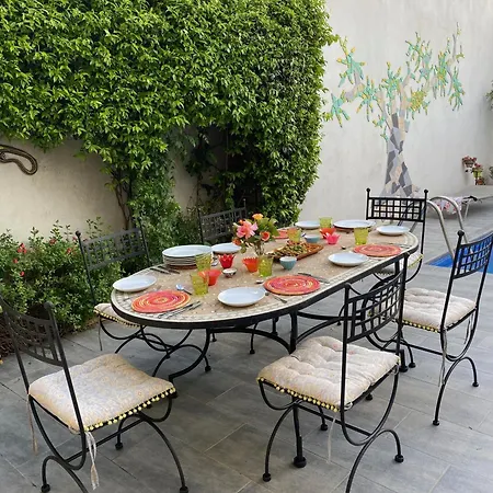 Stylish Large House With Heated Pool In Historic Village