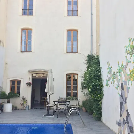 Stylish Large House With Heated Pool In Historic Village
