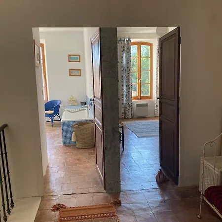Stylish Large House With Heated Pool In Historic Village Holiday home *