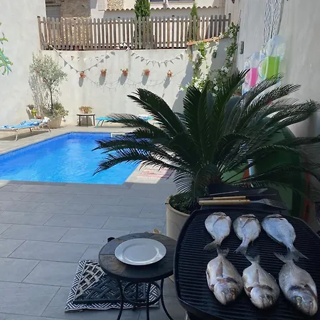 Stylish Large House With Heated Pool In Historic Village *