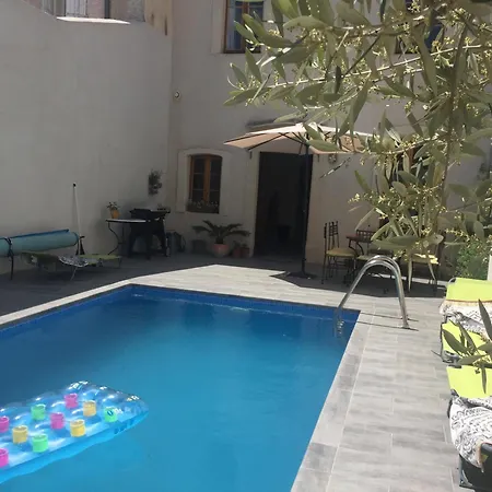 Дом отдыха Stylish Large House With Heated Pool In Historic Village Биз-Минервуа