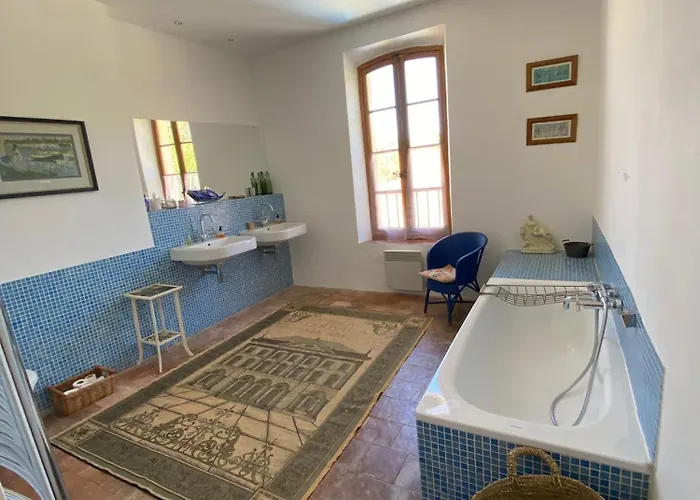 Casa de Férias Stylish Large House With Heated Pool In Historic Village Bize-Minervois
