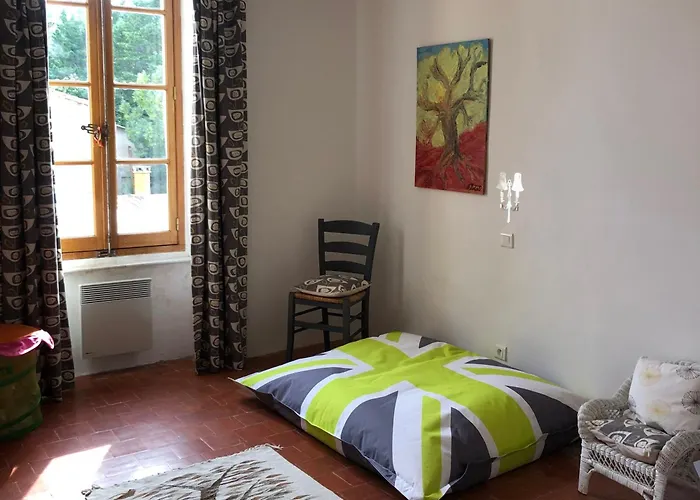 Stylish Large House With Heated Pool In Historic Village