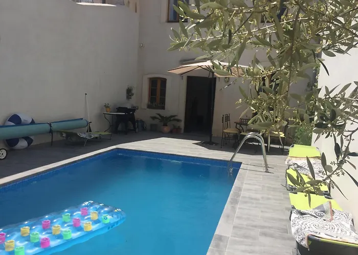 Casa de Férias Stylish Large House With Heated Pool In Historic Village Bize-Minervois